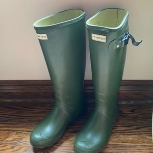 NEW HUNTER ORIGINAL TALL GREEN BOOTS Sz 10 .